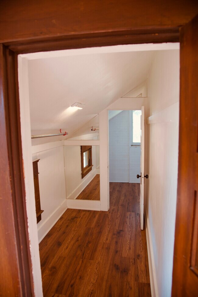 armario del dormitorio - Chi Alpha Women’s House