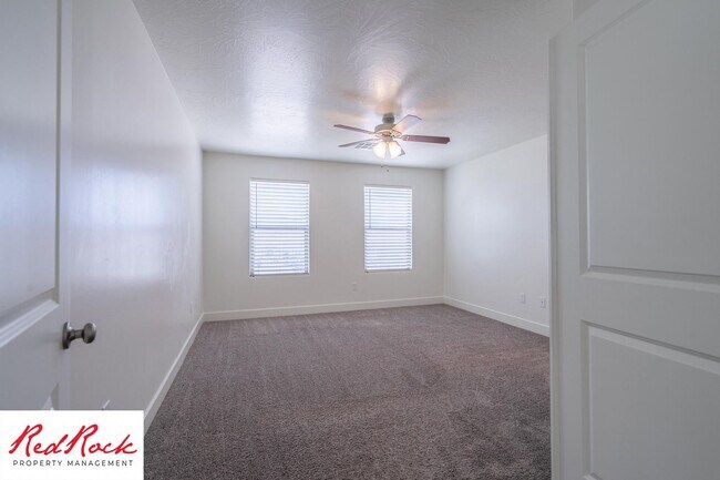 Building Photo - Beautiful 4 Bedrooms and 2.5 Bathroom home