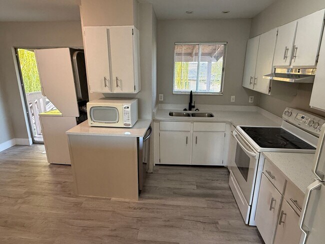 Building Photo - Upstairs Apartment Available-Two Bedroom, ...