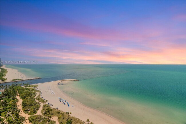 Foto del edificio - 10225 Collins Ave