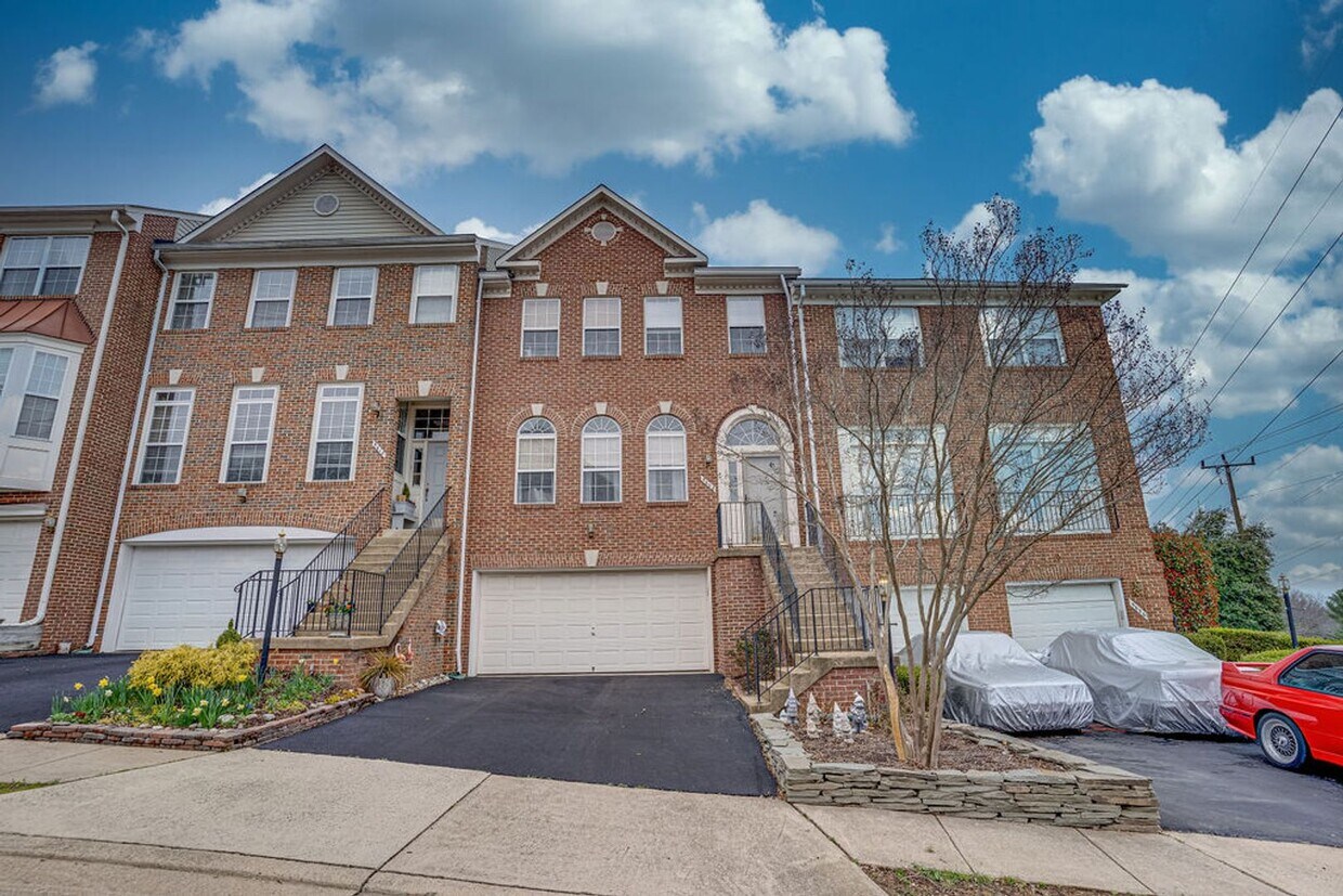 5608 Governors Pond Cir, Alexandria, VA 22310 House Rental in