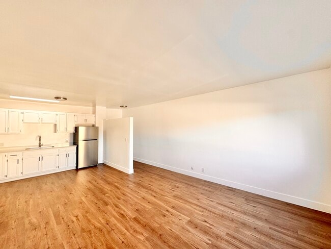 Building Photo - 2718 Cochran Ave