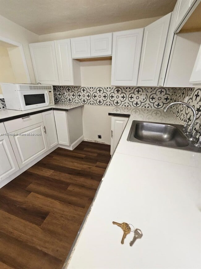 Foto del edificio - 1717 NW 69th St