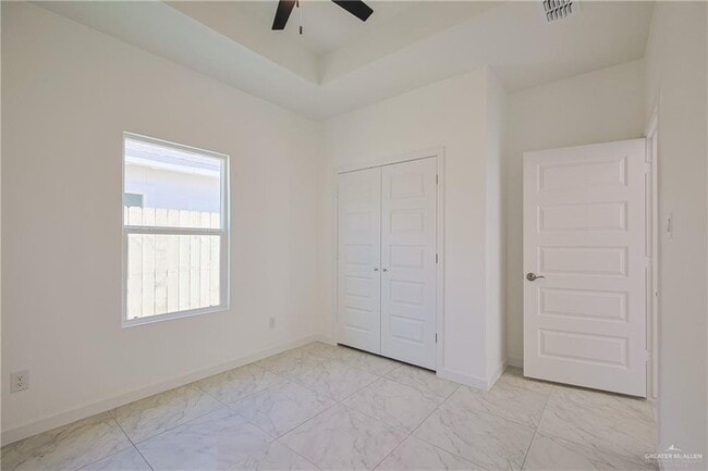 Building Photo - 5325 Vision St
