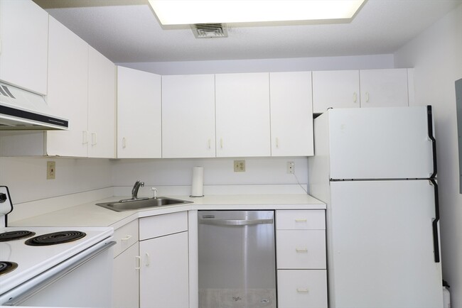Building Photo - 26 Webb Pl