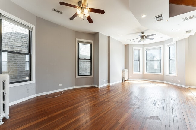 Building Photo - 2202 W Belmont Ave