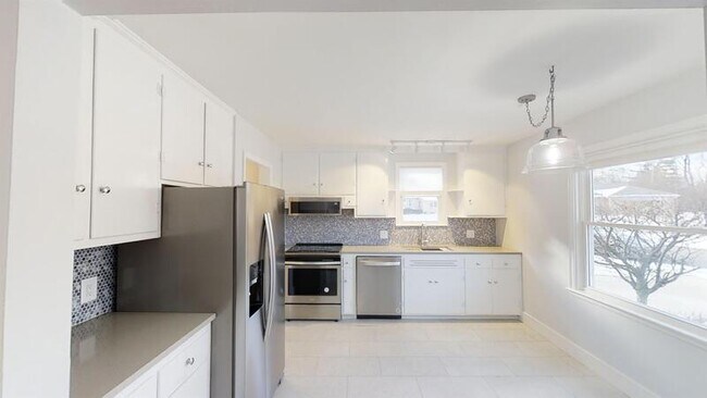 Building Photo - 1801 Cayuga Pl
