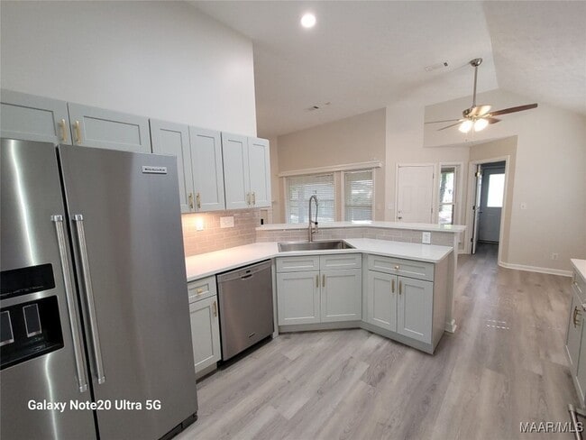 Foto del edificio - 6404 Deerwood Pl