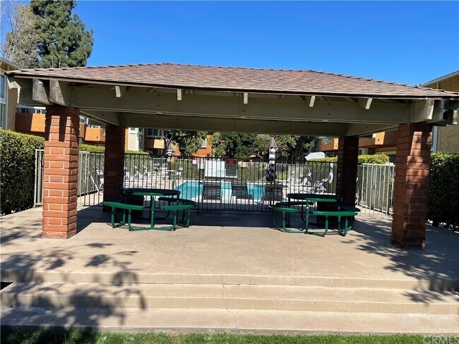 Foto del edificio - 16040 Leffingwell Rd