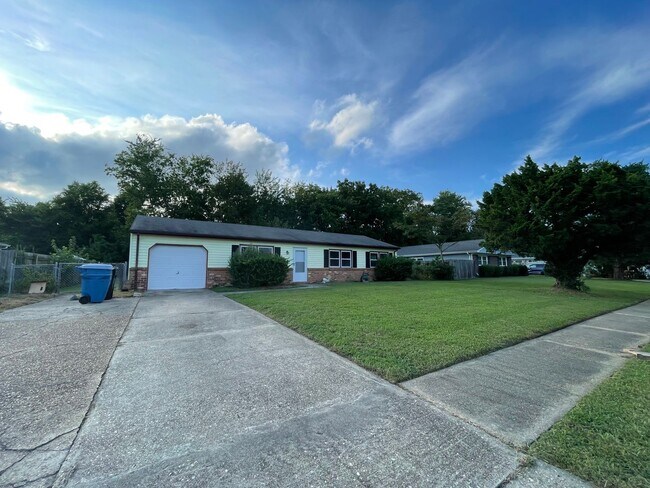 Foto del edificio - 4 bedroom Ranch in Lark Downs!