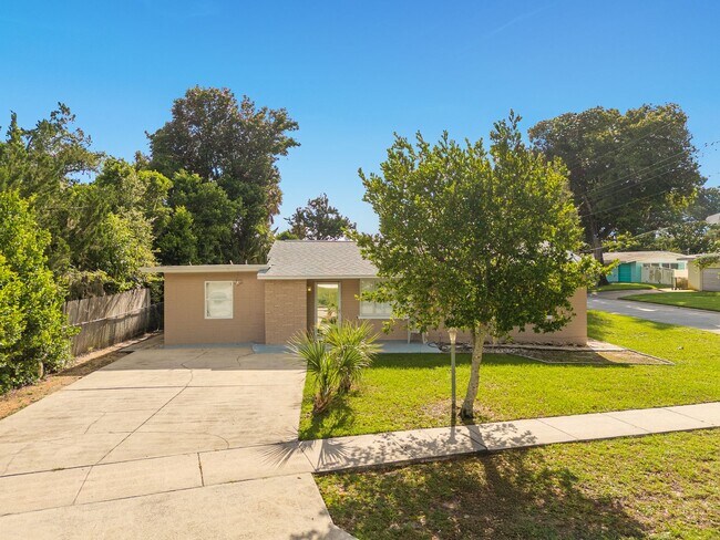 Foto del edificio - Charming 3 Bedroom Corner Lot Ormond Beach...