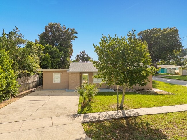 Photo - Charming 3 Bedroom Corner Lot Ormond Beach... House