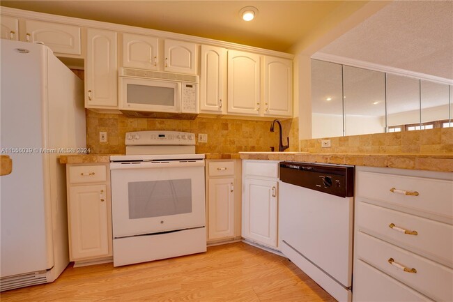 Foto del edificio - 455 Paradise Isle Blvd