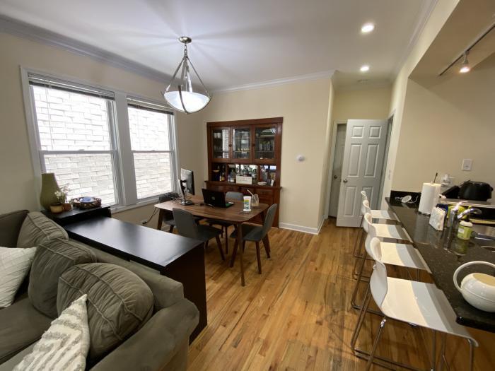 Foto principal - 3 bedroom in Chicago IL 60657