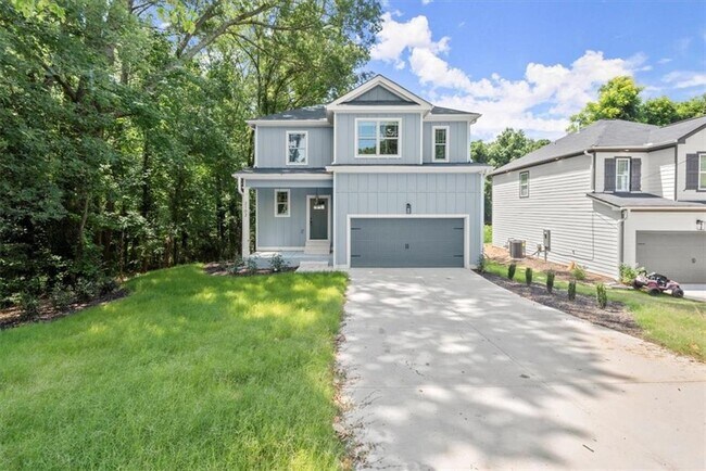 Building Photo - 2102 Park Terrace