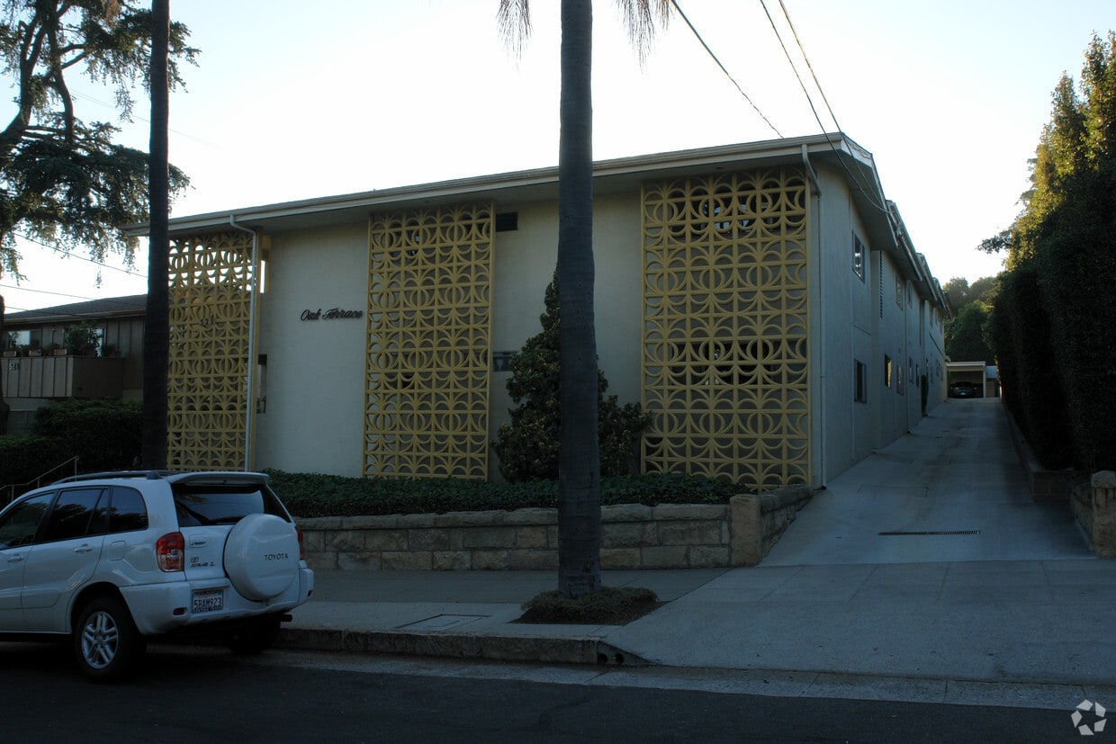 Primary Photo - Oak Terrace