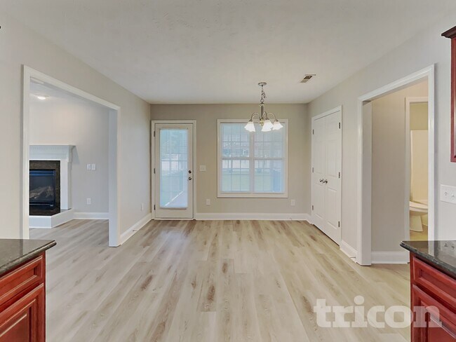 Building Photo - 15 Summerseat Way