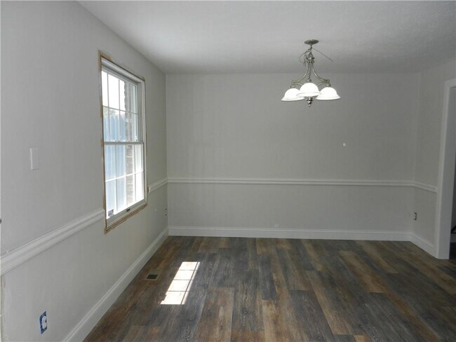 Foto del edificio - 236 Quail Run Rd