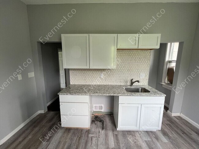 Building Photo - 291 Englewood St