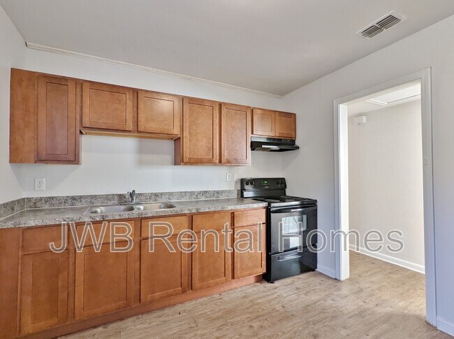 Building Photo - 2802 Justina Rd