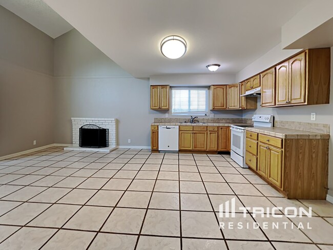 Building Photo - 2239 Fremont Ct