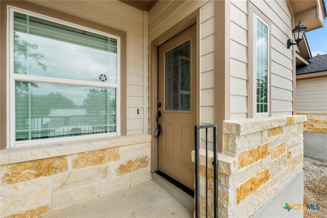 Building Photo - 1090 Indian Hollow