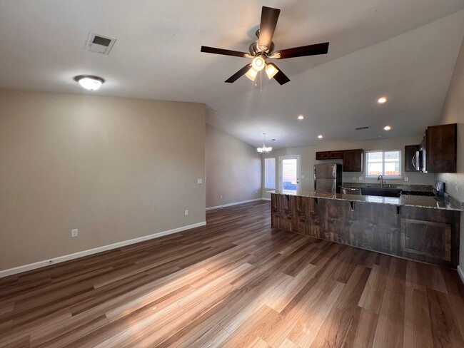 Building Photo - 4 Bedroom 2 Bathroom Fallon Home