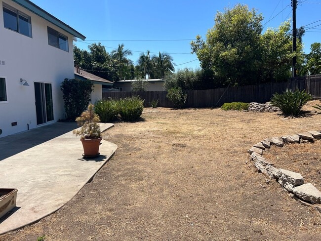 Building Photo - Spacious 2-Story Home in Kellogg School Di...
