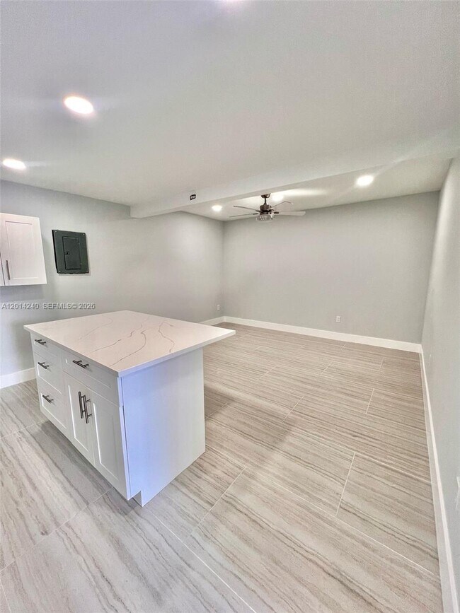Foto del edificio - 2000 SW 96th Ave