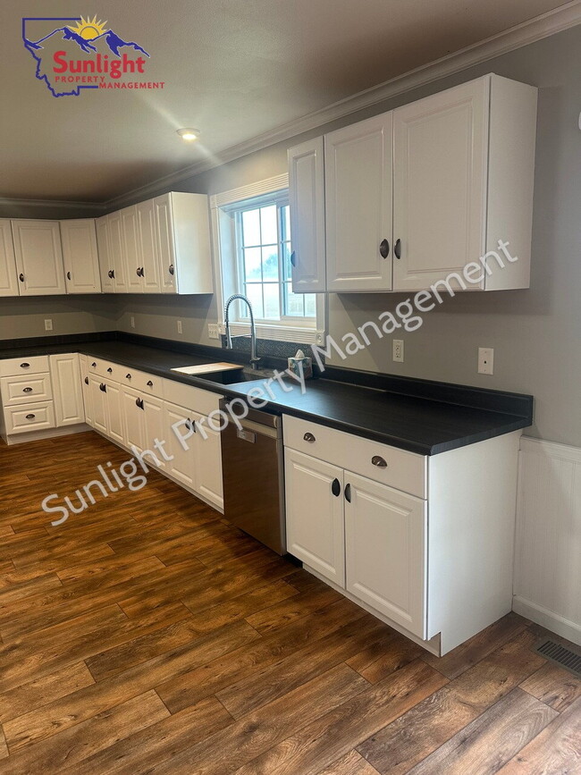 Foto del edificio - Charming Country Home with Bonus Room and ...