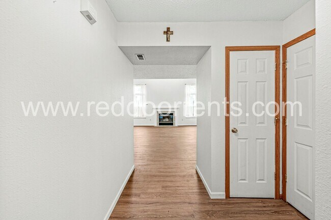 Building Photo - Beautifully Maintained Home with Trail Acc...