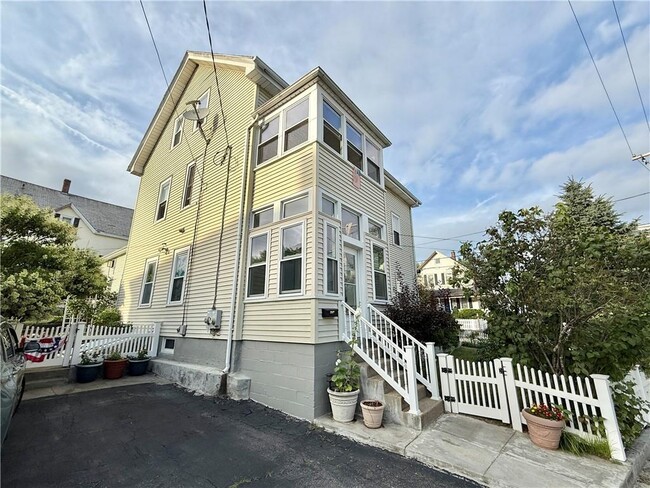 Building Photo - 12 3rd Ave