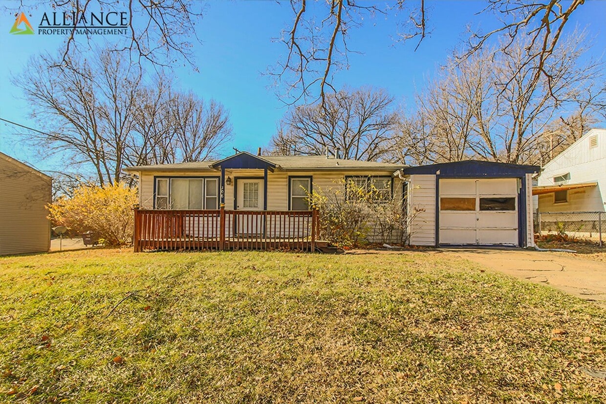 Primary Photo - Cozy Home with Easy Access to Ft. Riley Blvd!