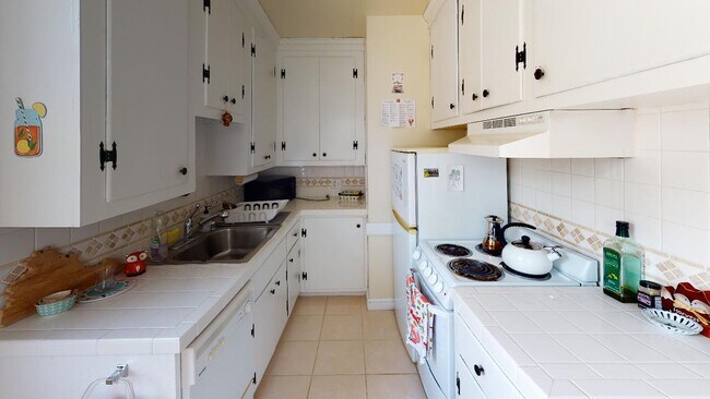 Kitchen - 201 Cary St