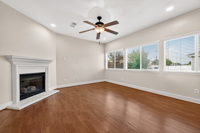 Foto del edificio - 6247 Settlers Lake Cir E