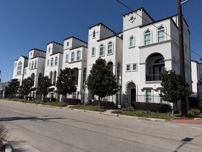 Building Photo - 641 Middle St