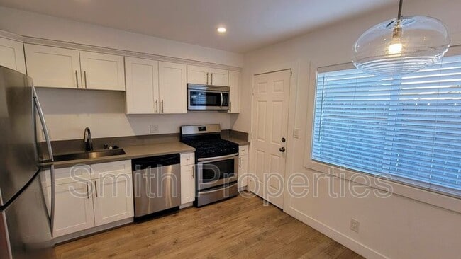 Foto del edificio - 3868 W 132nd St