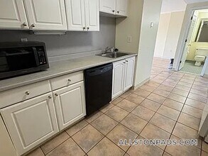 Building Photo - 15 N Beacon St