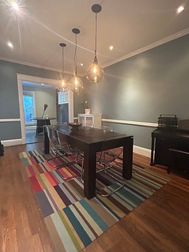 Foto del edificio - 2218 Cathedral Ave NW