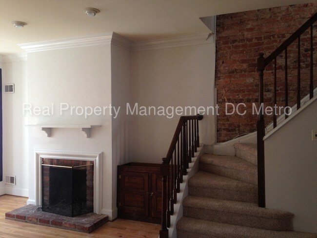 Building Photo - 514 I St NE
