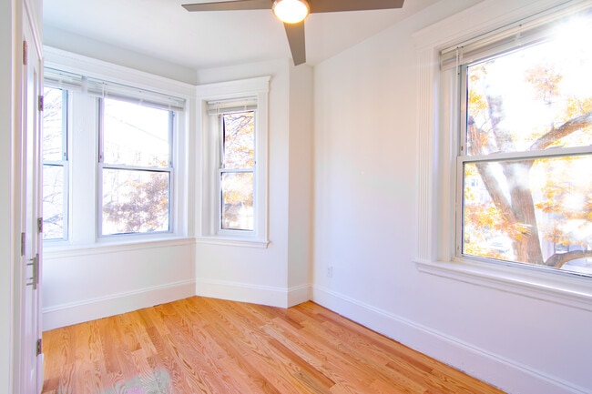 Building Photo - 175 Hemenway St