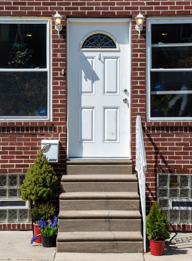 Building Photo - 2204 S Norwood St