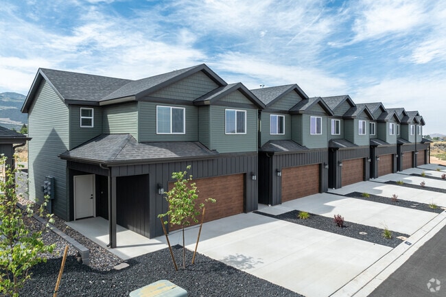 Building Photo - Falcon Ridge