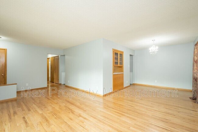 Building Photo - 3934 Oakshire Rd