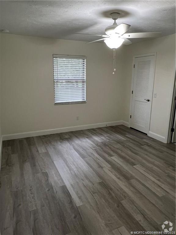 Building Photo - 160 SE Lakehurst Dr