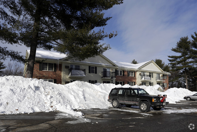 Building Photo - Oak Hill Condominiums