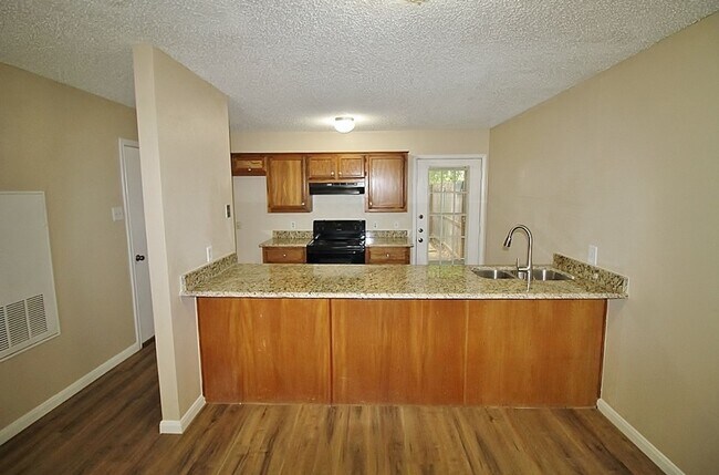 Building Photo - Recently Remodeled 2-Story 2/1.5 Townhome ...