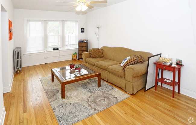 1 habitación, 1 baño, 750 pies cuadrados - 829 Foster St.