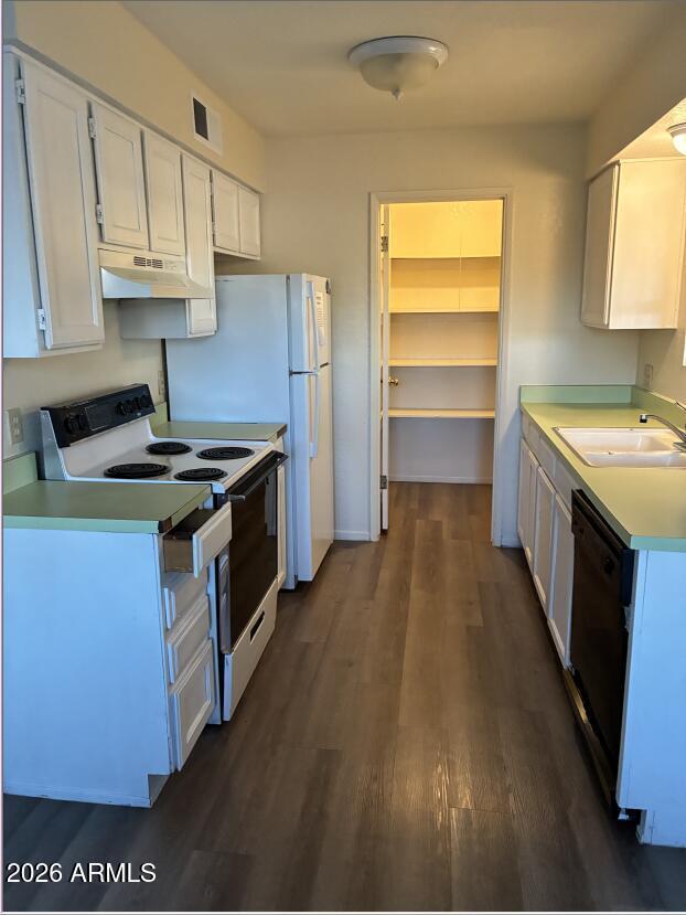 Building Photo - 899 E Erie St