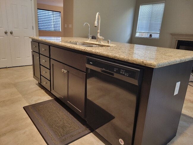 Building Photo - 1618 Oak St